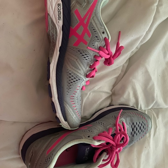 Brand New ASIC running shoe - Picture 2 of 4